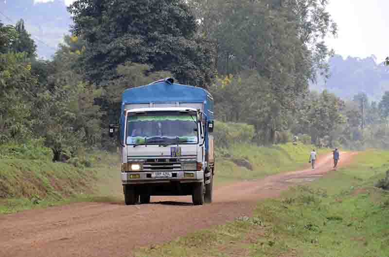 12 - Uganda - camion cargado